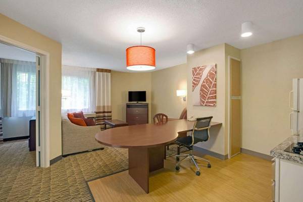 Workspace - MainStay Suites Detroit Farmington Hills