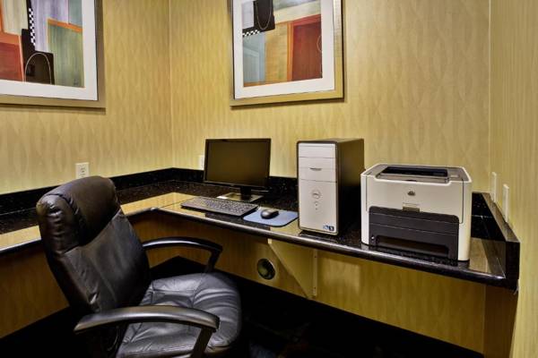 Workspace - Holiday Inn Express Hotel & Suites Woodhaven an IHG Hotel