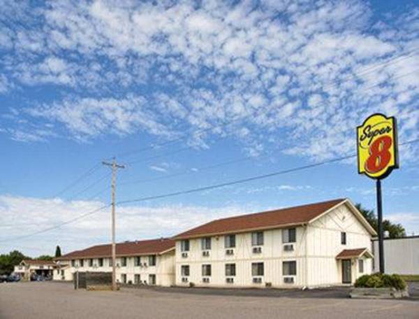 Super 8 by Wyndham Little Falls