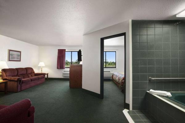 Super 8 by Wyndham Bowling Green