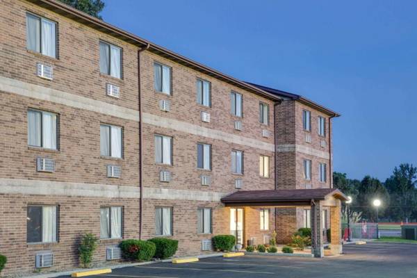 Super 8 by Wyndham Kennett