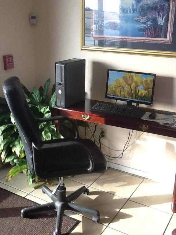 Super 8 by Wyndham Kennett