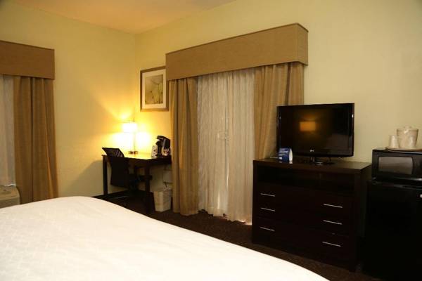 Workspace - Holiday Inn Express Hotel & Suites Cleveland - Ms