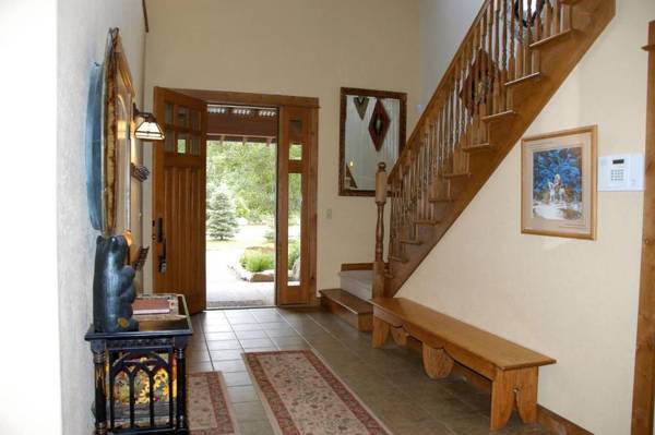 Creekside Rock Creek Jewel with Hot Tub by AAA Red Lodge Rentals