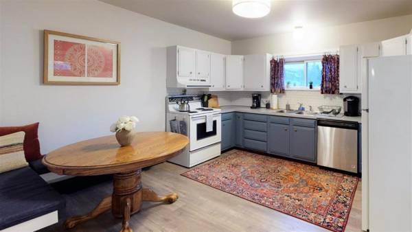 Dog Friendly Bean's Place with Hot Tub by AAA Red Lodge Rentals