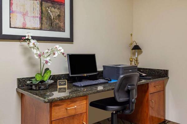 Workspace - Comfort Inn Clinton