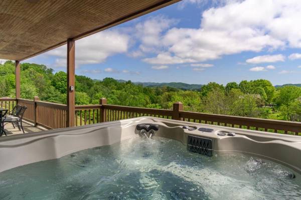 Hot Tub Views & Game Room - 20 min to Downtown Asheville!