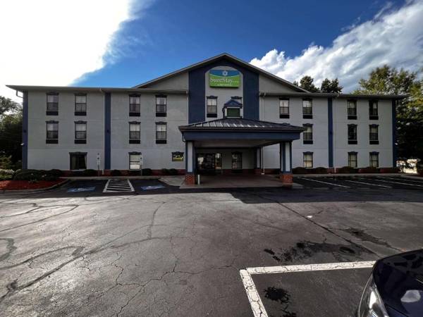 Days Inn & Suites by Wyndham Morganton