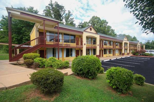 Econo Lodge Inn And Suites - Pilot Mountain