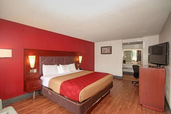 Econo Lodge Inn And Suites - Pilot Mountain