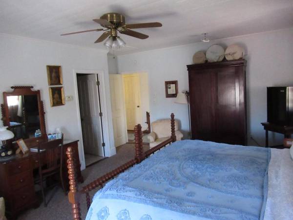 Carrier Houses Bed & Breakfast