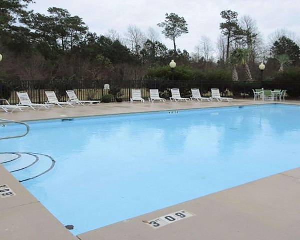 Quality Inn & Suites Sneads Ferry- North Topsail Beach