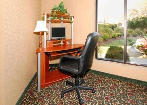 Workspace - Quality Inn & Suites Tarboro - Kingsboro