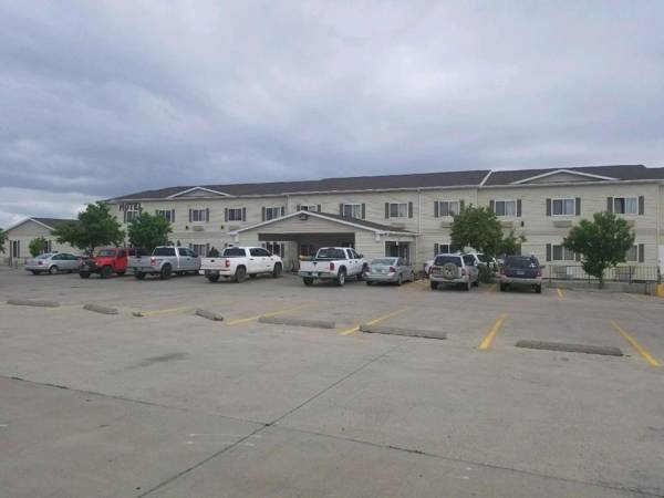 Days Inn & Suites by Wyndham Williston