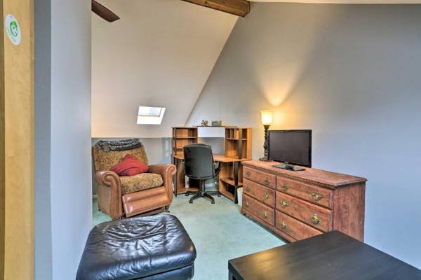 Workspace - Pet-Friendly Townhome with Community Hot Tub!