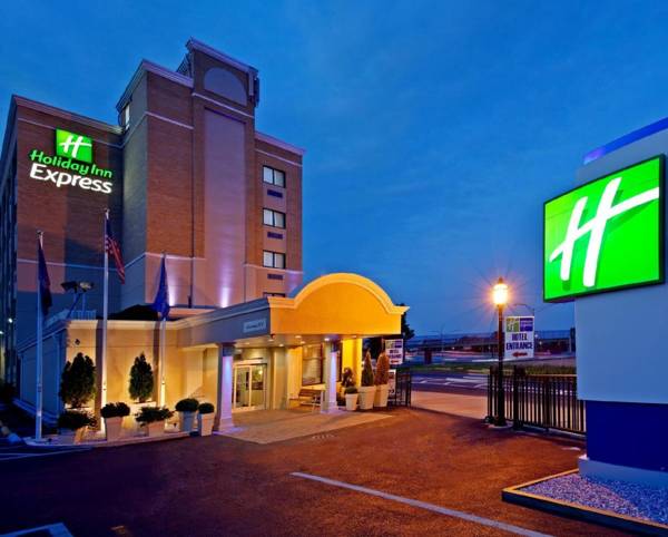 Holiday Inn Express LaGuardia Airport an IHG Hotel