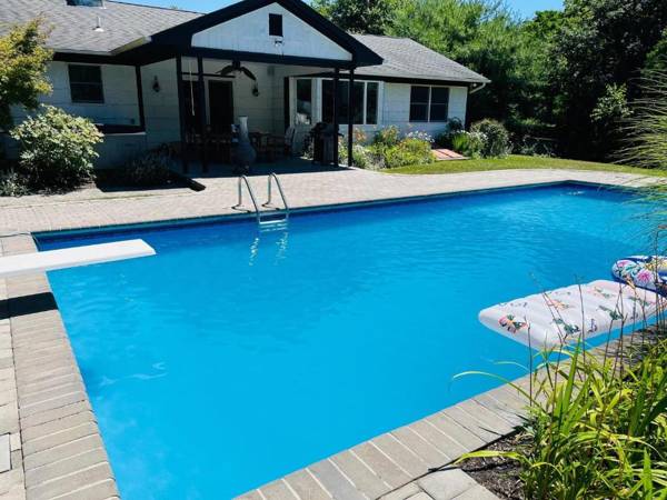 North Fork Respite Ranch Love lane Beach POOL Hot tub Fenced