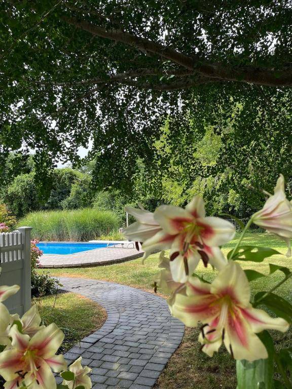 North Fork Respite Ranch Love lane Beach POOL Hot tub Fenced