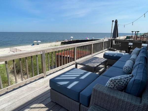 Luxurious Mermaid Inn Beach House Kayaks SUP jacuzzi sleeps 12