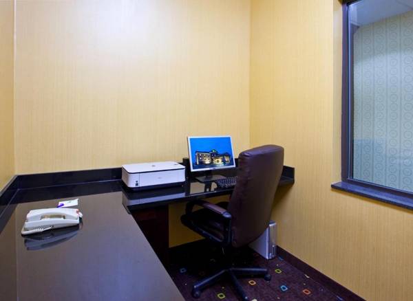 Workspace - Holiday Inn Express Hotel & Suites Van Wert an IHG Hotel