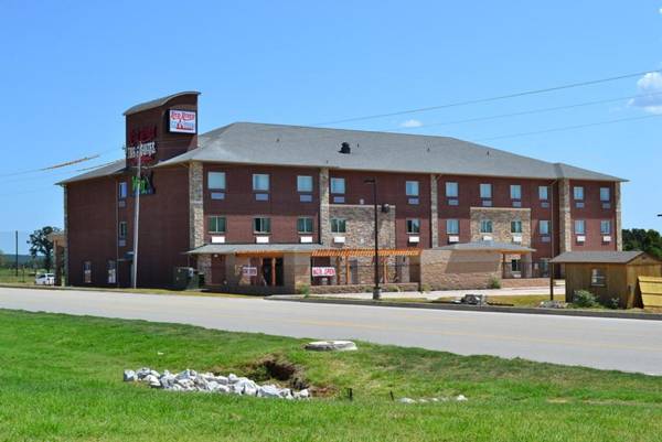 Red River Inn and Suites