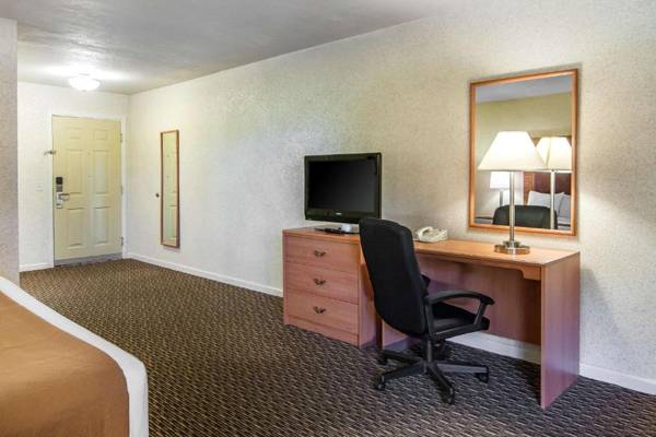 Workspace - Quality Inn & Suites at Coos Bay