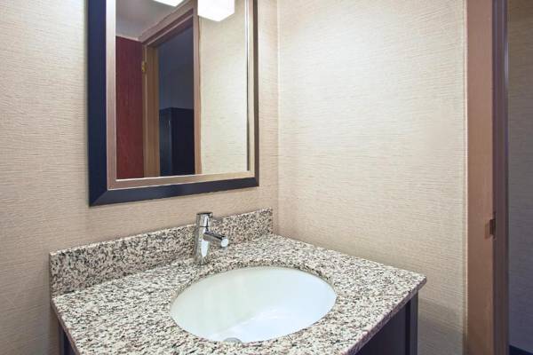 Holiday Inn Express and Suites Pittsburgh West Mifflin an IHG Hotel