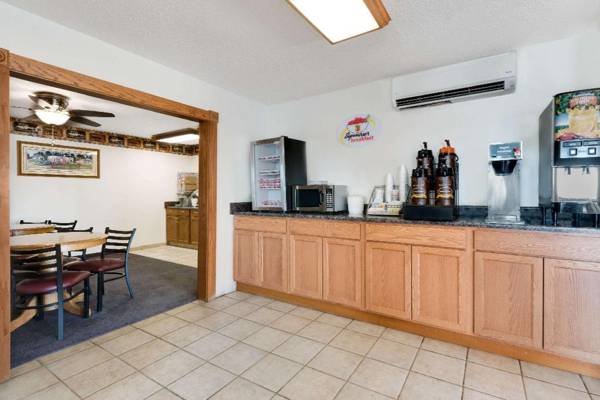 Super 8 by Wyndham Murdo