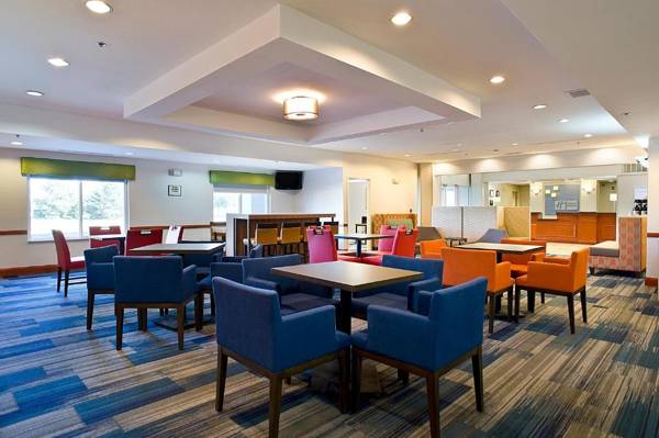 Holiday Inn Express & Suites Vermillion an IHG Hotel