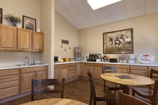 Super 8 By Wyndham Wall