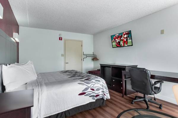 Workspace - Red Roof Inn Monteagle - I-24