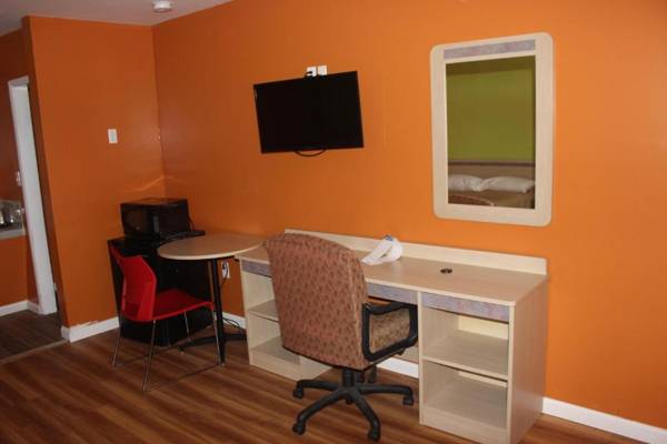 Workspace - Budget Inn Pulaski