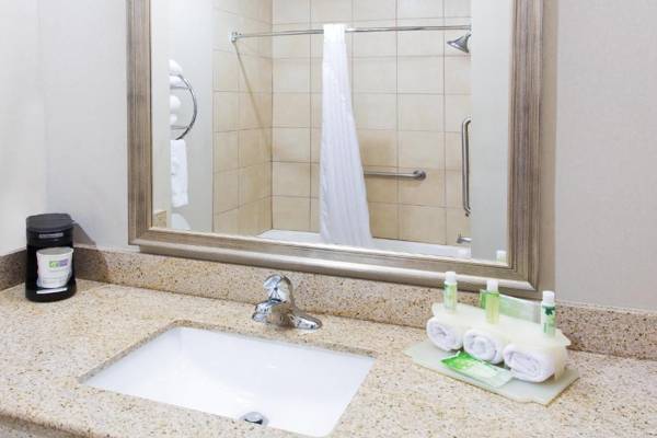 Holiday Inn Express Hotel & Suites Alvarado an IHG Hotel