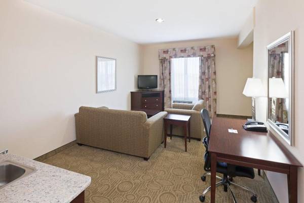 Workspace - Holiday Inn Express Hotel & Suites Brownfield