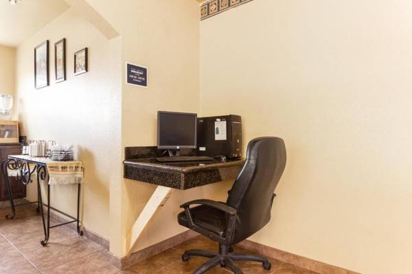 Workspace - Freer Executive Inn & Suites