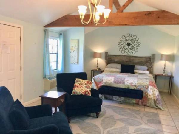 Chantilly Lace Country Inn - Bed And Breakfast - Adult Only