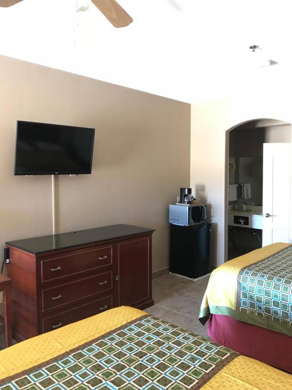 Los Fresnos Inn and Suites