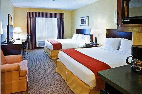 Holiday Inn Express Hotel & Suites New Boston an IHG Hotel