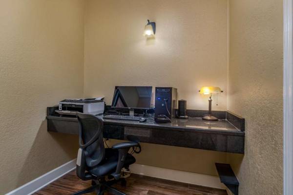 Workspace - Best Western Plus Shamrock Inn & Suites