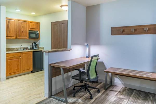 Workspace - Holiday Inn Express & Suites Rocky Mount Smith Mountain Lake an IHG Hotel