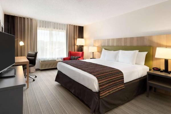 Country Inn & Suites by Radisson Chippewa Falls WI