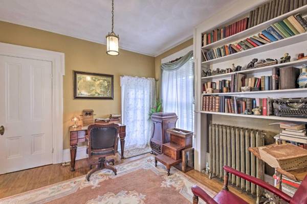 Workspace - Romantic 1850s Home with 2 Acres and Fire Pit!