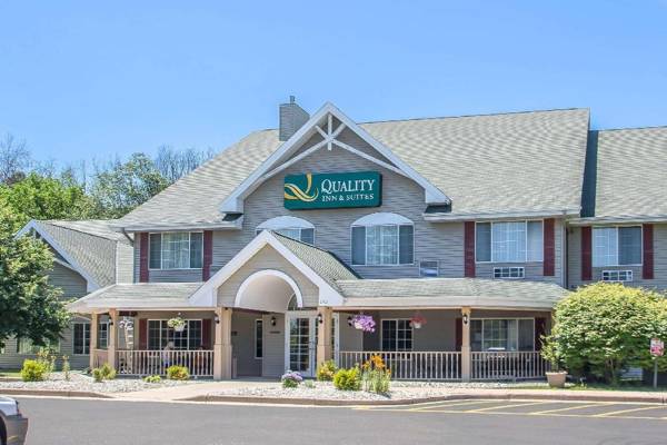 Quality Inn & Suites East Troy