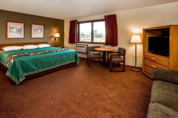 Super 8 by Wyndham Hartford WI