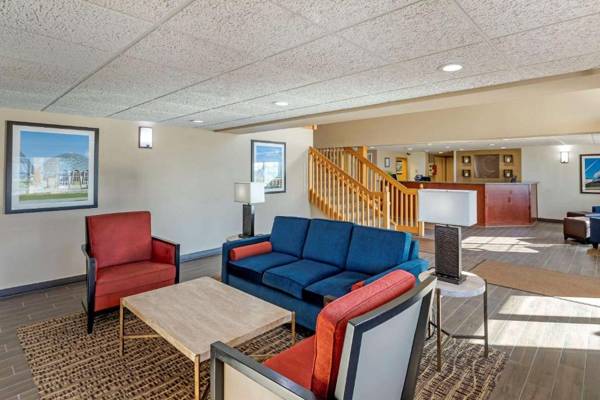 Comfort Inn & Suites Jackson - West Bend