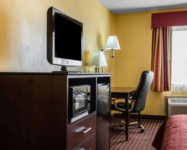 Workspace - Quality Inn Central Wisconsin Airport