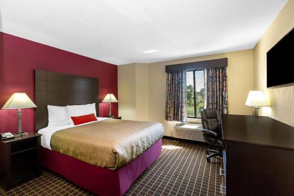 Workspace - Baymont Inn & Suites by Wyndham Mukwonago