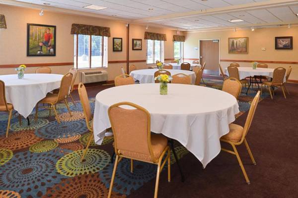 Holiday Inn Express & Suites St. Croix Valley an IHG Hotel