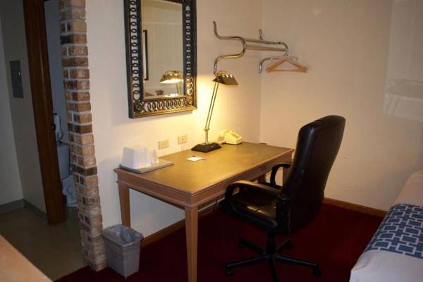 Workspace - AmeriVu Inn & Suites - St Croix Falls