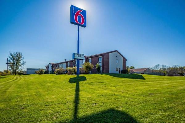 Motel 6-Saukville WI